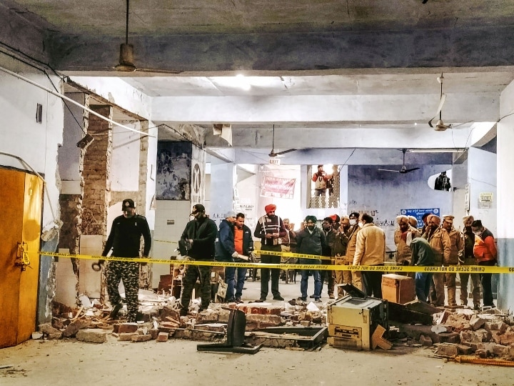 Ludhiana  Blast:   दो की मौत-4 जख्मी, जांच के लिए पहुंच रही, लुधियाना कोर्ट बिल्डिंग में धमाका