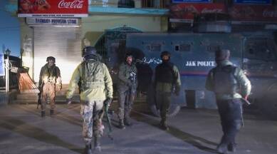 श्रीनगर आतंकी हमला : पास में नहीं थे हथियार, बुलेट प्रूफ नहीं थी जवानों की बस