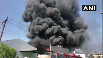 भरूच की केमिकल फैक्टरी में धमाके के साथ लगी आग
