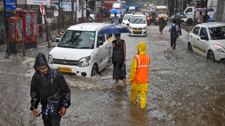 Mumbai Rain: कहीं लैंडस्लाइड, कहीं जलभराव... भारी बारिश से बेहाल महाराष्ट्र, मुंबई समेत कई शहरों में ऑरेंज अलर्ट