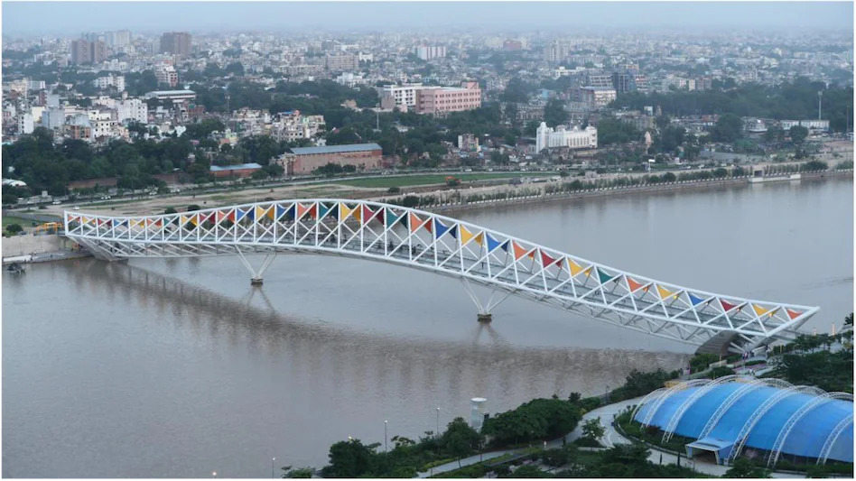 गुजरातः PM नरेंद्र मोदी आज साबरमती रिवरफ्रंट FOB का करेंगे उद्घाटन, ये है ब्रिज की खासियत: