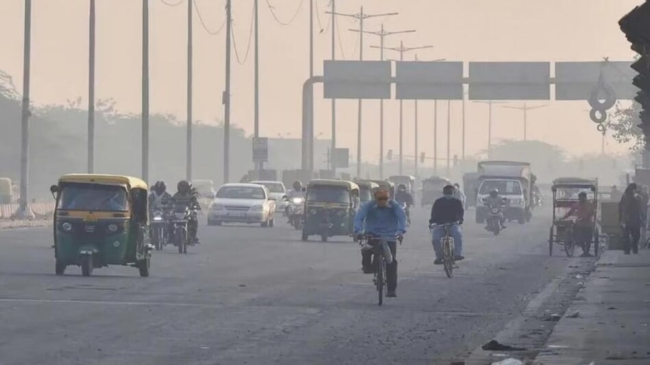 Delhi Pollution: दिल्ली में दमघोंटू हवा, अगले 4 दिन तक नहीं मिलेगी राहत, बढ़ाई जाएंगी ये पाबंदियां