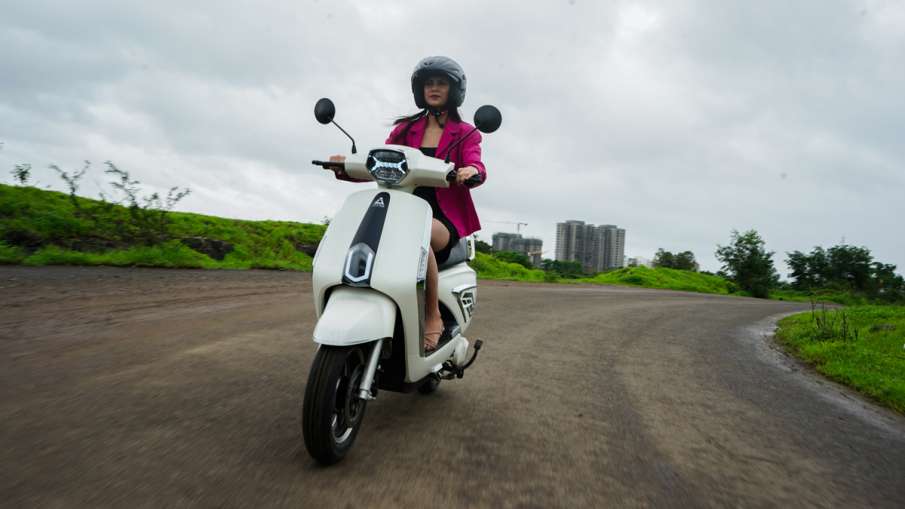 E-Scooter : आ गया Ola से भी सस्ता इलेक्ट्रिक स्कूटर iVOOMi JeetX, सिंगल चार्ज में चलेगा 200 किमी