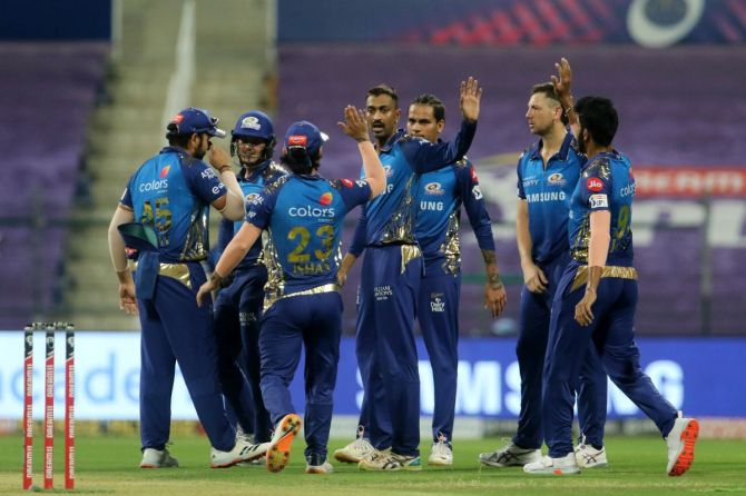 IPL 2020: मुंबई इंडियंस ने जीत का 'पंच' लगाया, केकेआर को मिली करारी हार, अंकतालिका में टॉप