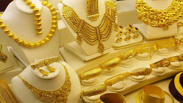 धनतेरस से पहले सोने की कीमतों में गिरावट, सरकार भी कल तक बेचेगी सस्ता सोना