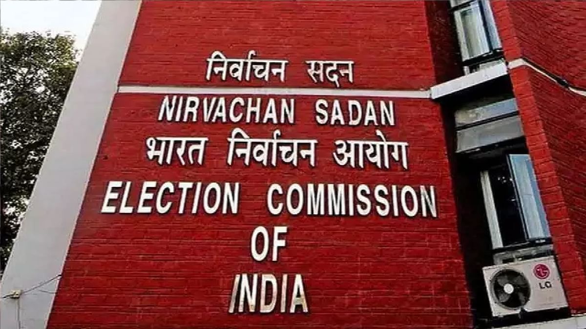 चुनाव तैयारियों की समीक्षा के लिए चुनाव आयोग की टीम आज पटना पहुंची